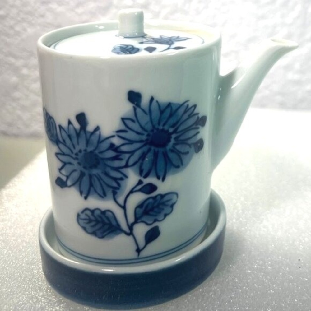 Vintage Imari Japan‎ Blue White Porcelain Teapot Saucer Lid Floral HandPainted